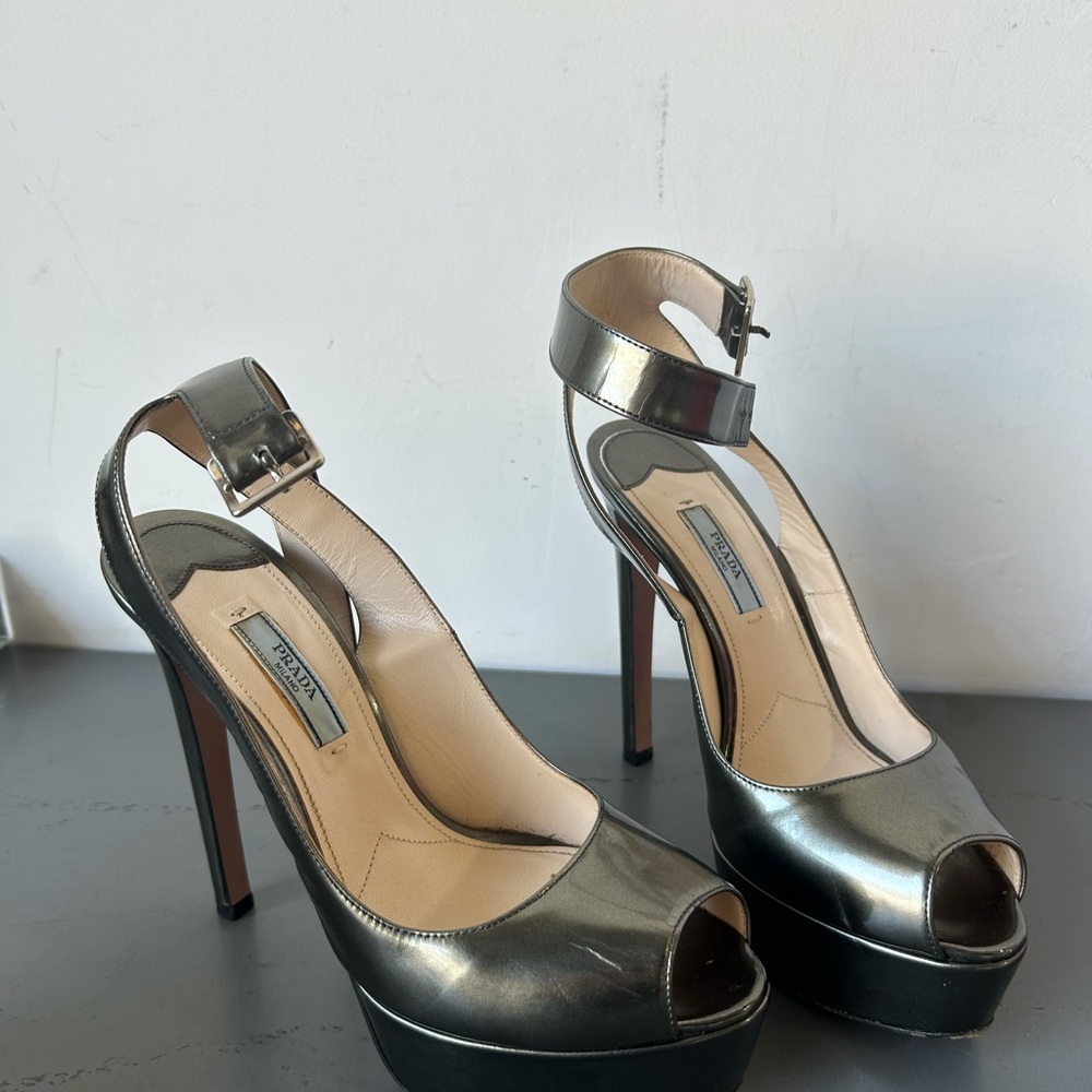Prada open toe platform strappy sandal heels size 38 pewter silver